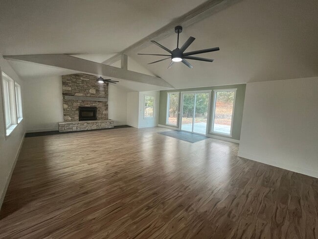 Building Photo - 2901 Tepusquet Rd