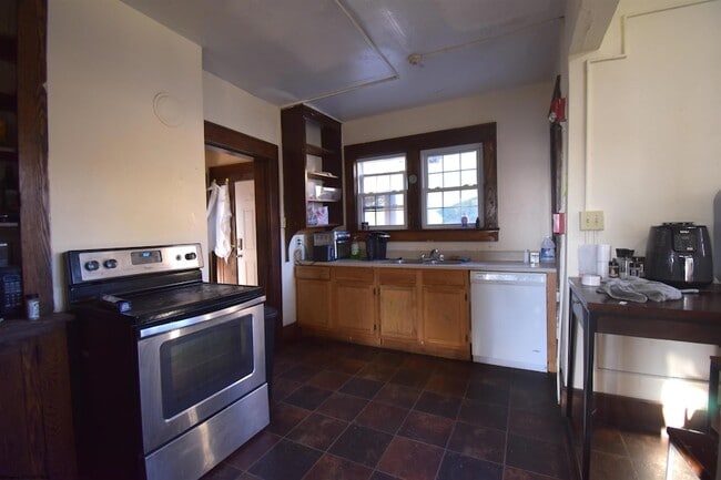 Building Photo - 678 Spruce St