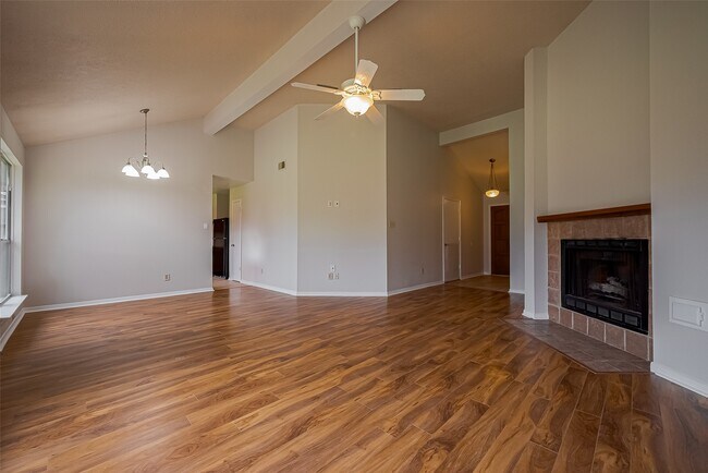 Foto del edificio - 3007 Cloverdale Dr