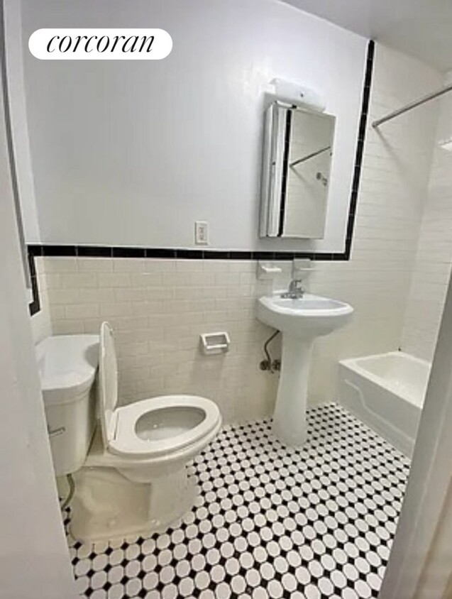 Building Photo - 338 E 65th St