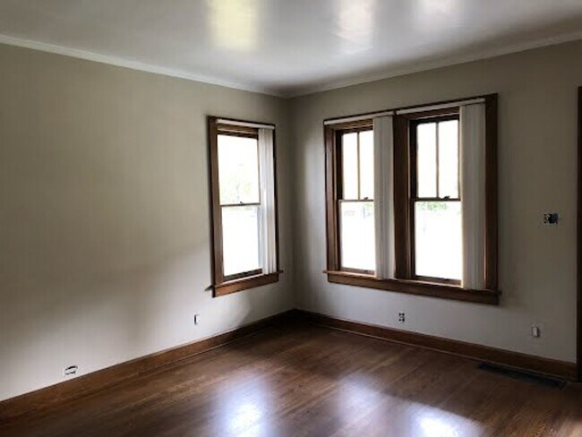 Foto del edificio - Beautiful 3 bedroom, 1 bath located in Bexley (Duplex)