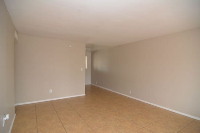 Building Photo - Charming 3 Bedroom 1 Bath House! Great East/Central Tucson Location