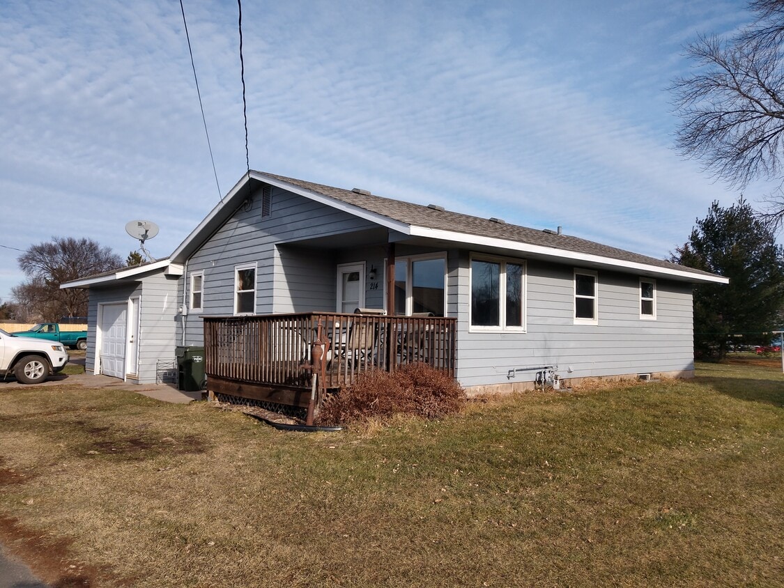 Primary Photo - 214 Kapsner St N