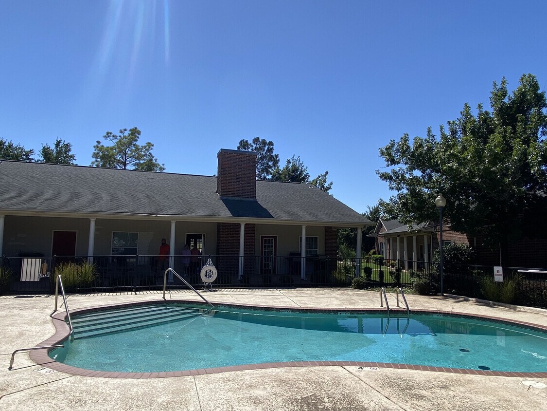 Creekside Village Apartments in Edmond, OK