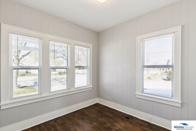 Building Photo - 2 bedroom 1 bath home