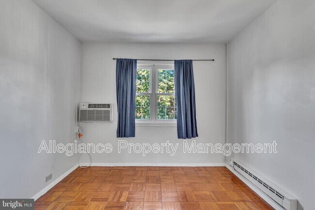 Foto del edificio - 3316 Valley Dr