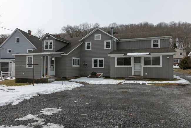 Building Photo - 24 Nichols St