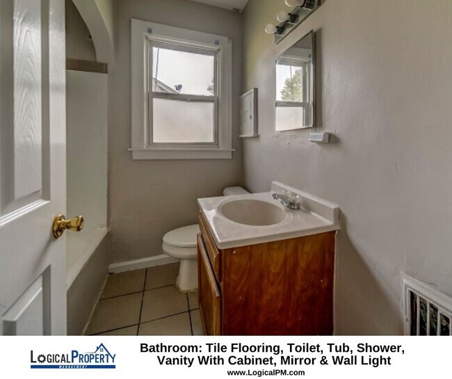 Building Photo - Beautiful Brick Colonial 4Bed/1.5Bath, 2 C...