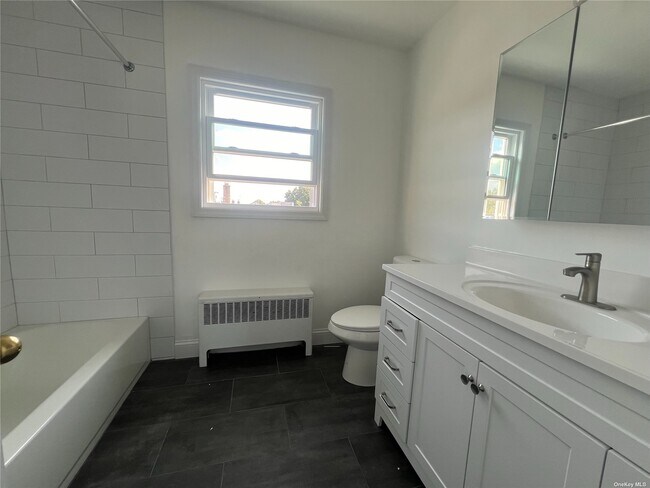 Building Photo - 326 Larkfield Rd