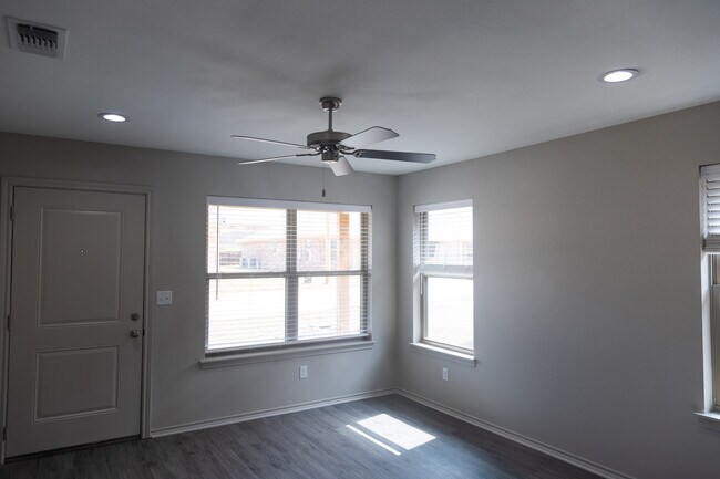 Sala de estar - White Properties – Clark Duplexes