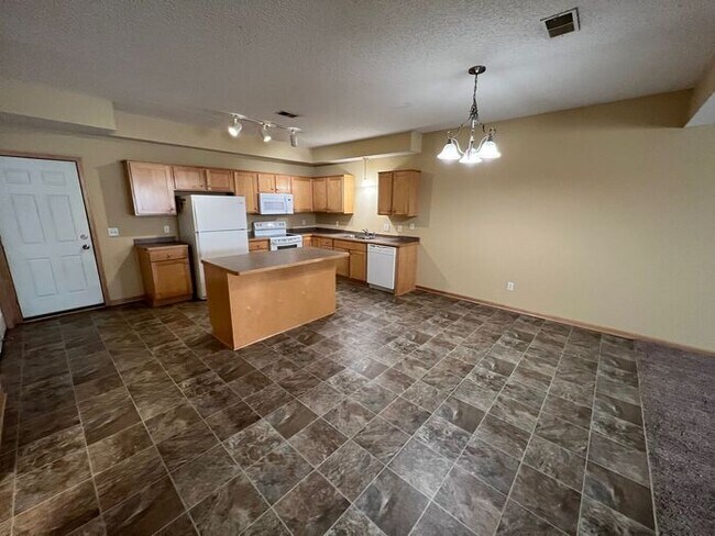 Building Photo - Huge End Unit Townhouse Available Now, New...