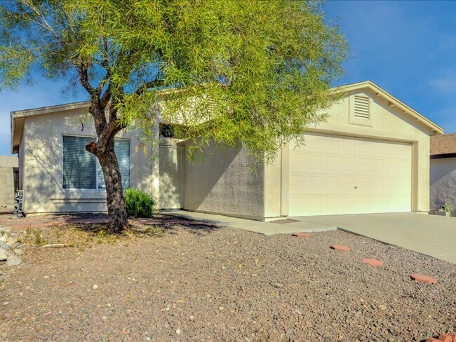 Building Photo - 3 Bedroom 2 Bathroom