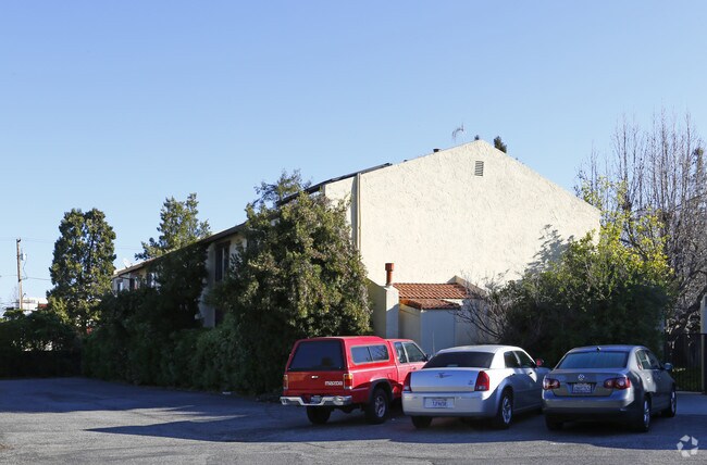 Foto del edificio - 131 Rose Ct