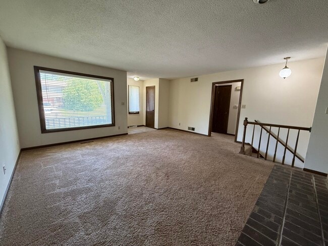 Building Photo - 1307 W Lexington Cir