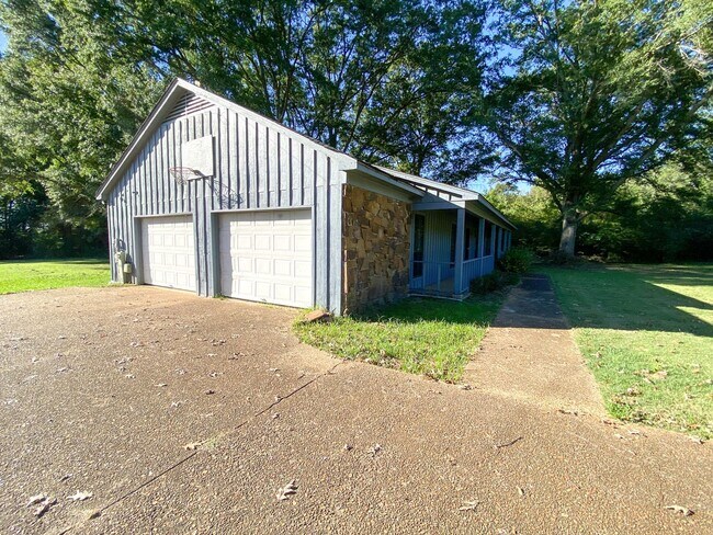 Building Photo - 2 bed 2 bath near Walnut Grove and Houston...