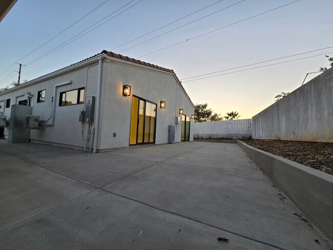 Foto del edificio - 13992 Putney Rd