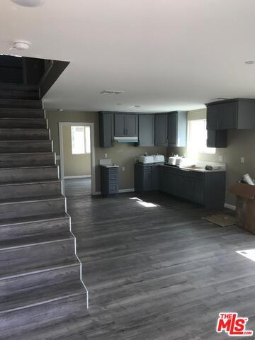 Foto del edificio - 323 E 52nd St