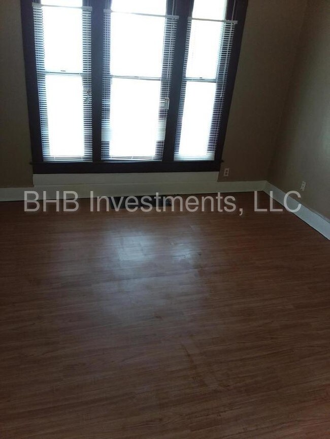 Building Photo - 1023 E Raymond St