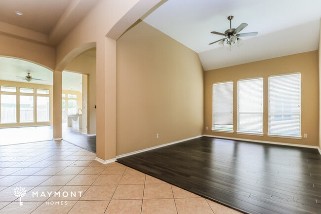 Foto del edificio - 13043 Golden Water Ct