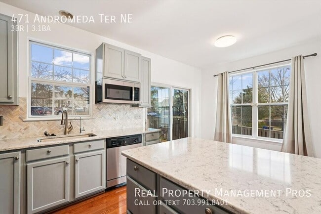 Building Photo - 471 Andromeda Terrace NE