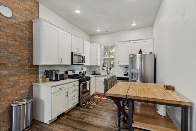 Building Photo - 814 S 800 E