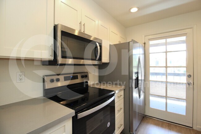 Building Photo - 5998 N 78th St