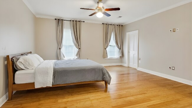 Building Photo - 126 Rue De La Paix