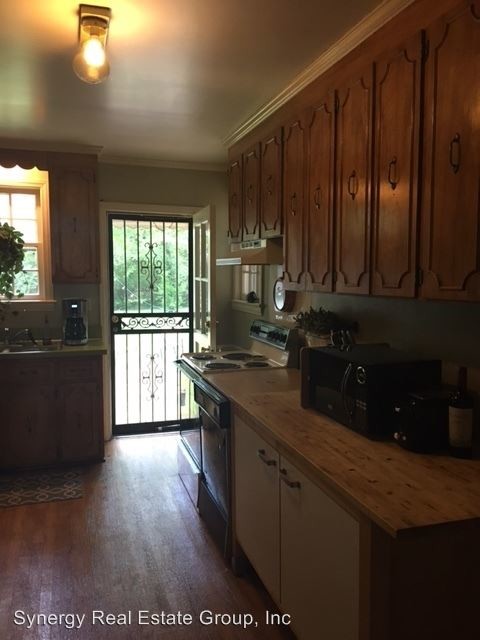 Building Photo - 3 br, 1.5 bath House - 1930 Castleman Dr