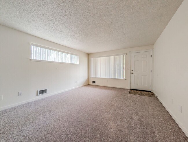 Foto del edificio - 15901 Manor Way