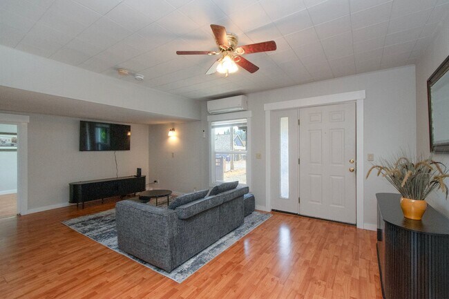 Foto del edificio - 1031 W Glenwood St