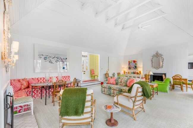 Building Photo - 171 Wyandanch Ln