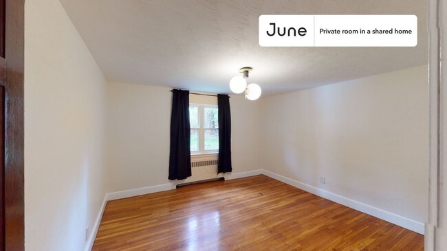 Building Photo - Private bedroom in 3 bed/1.5 bath Home