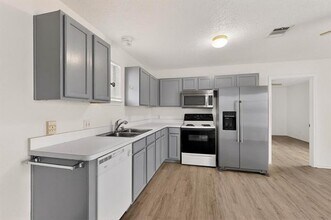 Building Photo - 150 Lobo Ln