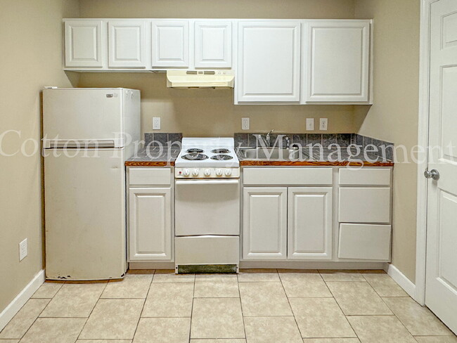 Building Photo - 4516 Greentree Rd