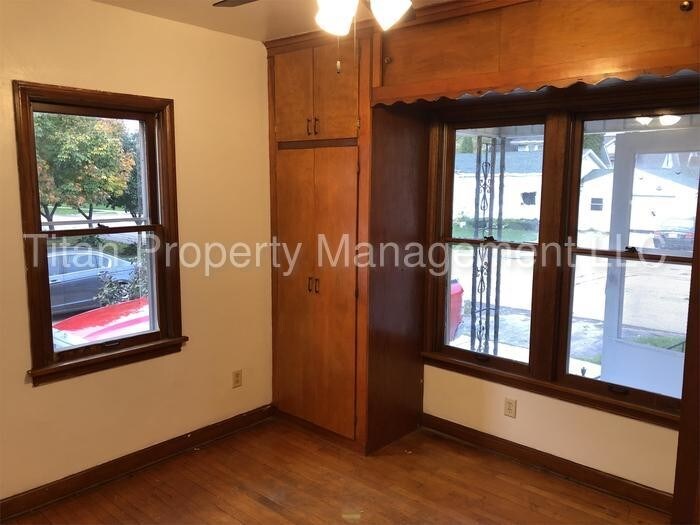 Foto del edificio - 3 bedroom 1 bath lower