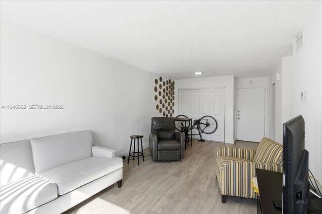 Building Photo - 17255 SW 95th Ave