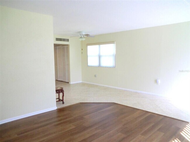 Foto del edificio - 201 Kings Blvd