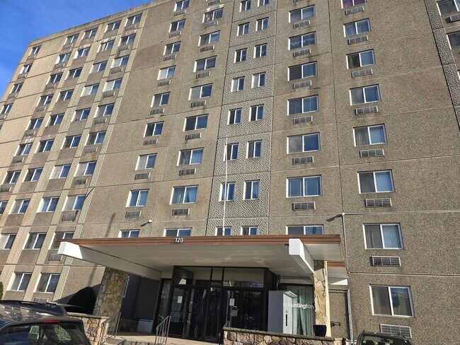 Building Photo - 120 Huntington Turnpike