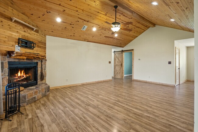 Foto del edificio - 256 County Rd 1450