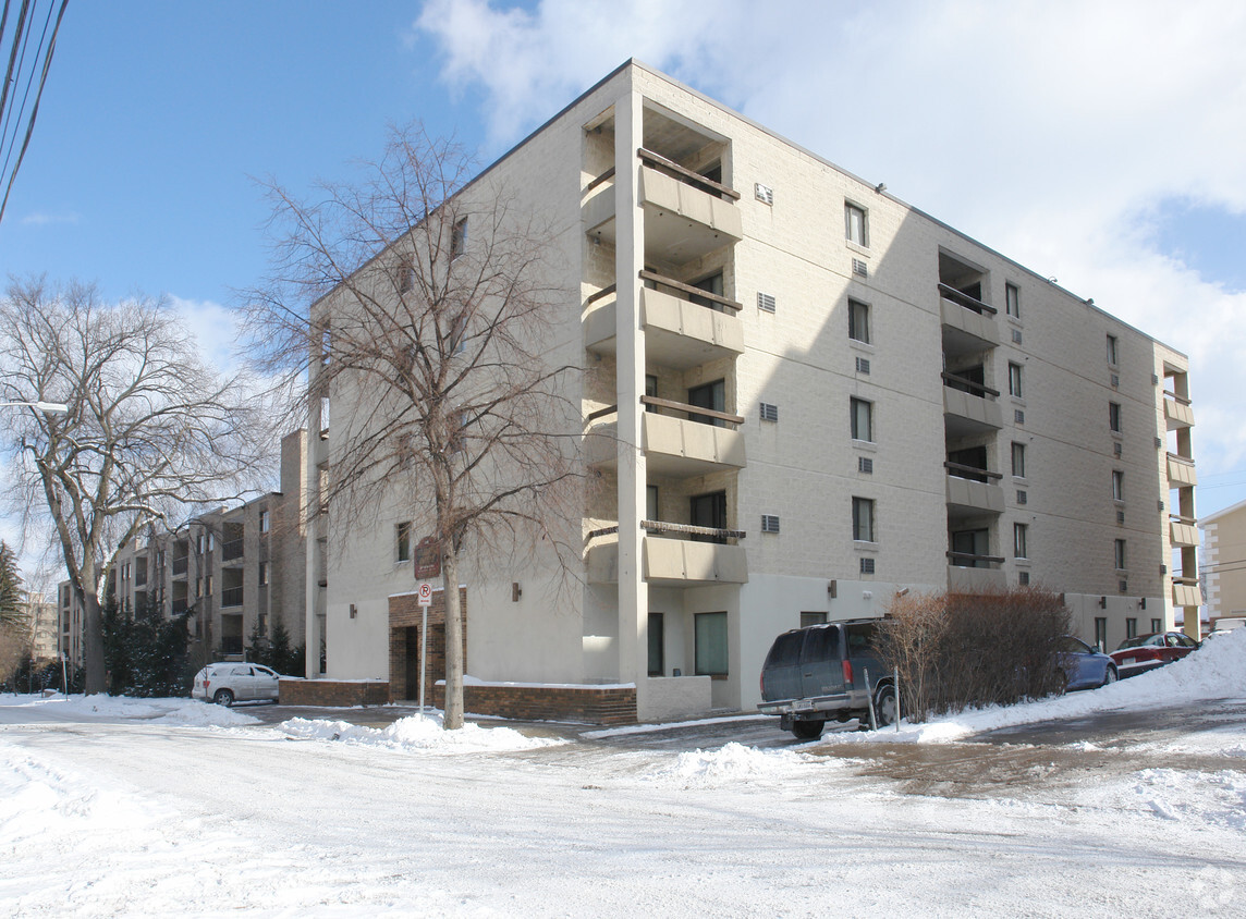 Foto del edificio - Highland Tower Apartments