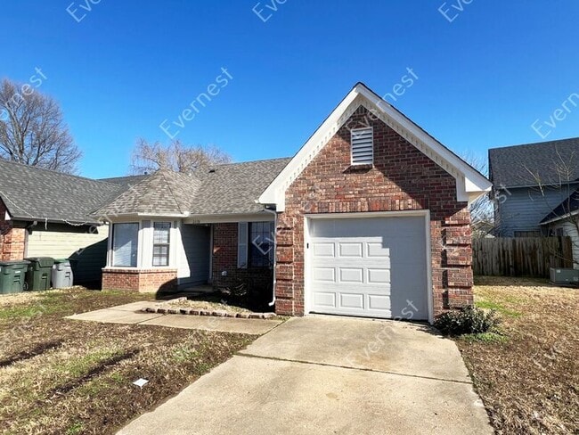 Building Photo - 2228 Hometown Dr