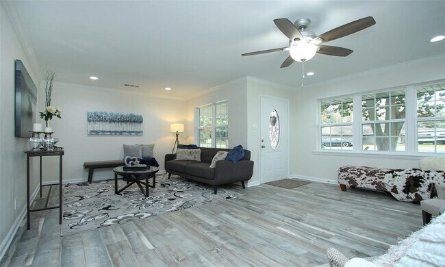 Foto del edificio - 8741 Blankenship Dr
