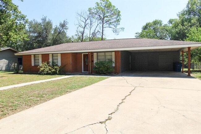 Foto del edificio - 1304 Woodlawn St