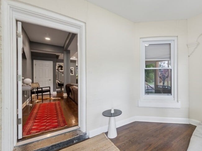 Foto del edificio - 4229 S Prairie Ave