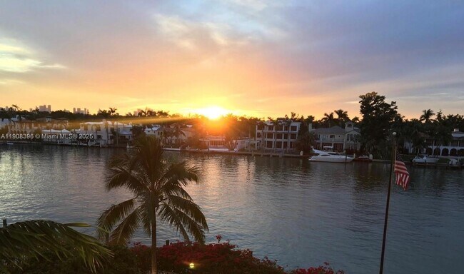 Foto del edificio - 5700 Collins Ave