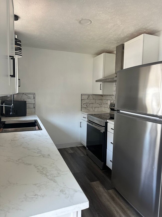 Building Photo - York Duplex