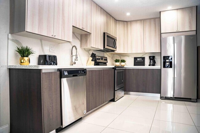 Foto del edificio - 5249 NE 3rd Ter.