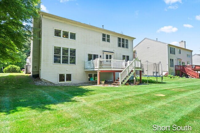 Building Photo - Kentwood Forest Hills 5 bed 4 bath home