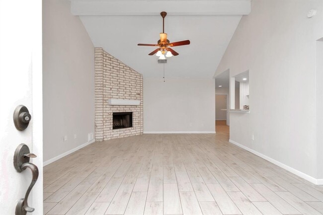 Building Photo - 1102 Comstock Springs Dr
