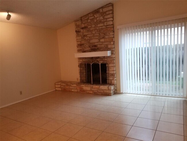 Foto del edificio - 2804 Thrushwood Dr